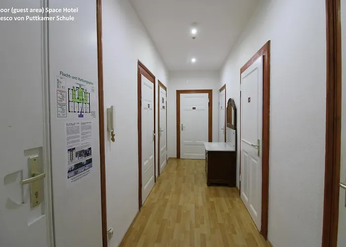 Space Im Campus Der Jvp Schule מלון דירות