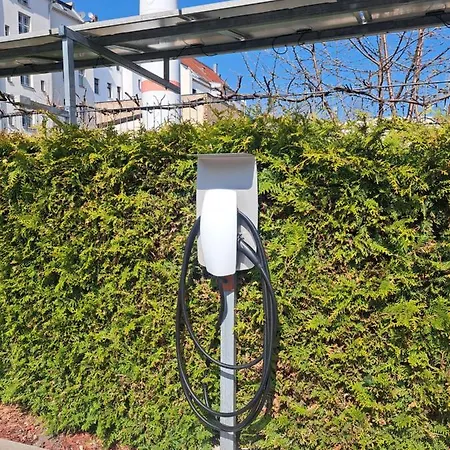 Space Im Campus Der Jvp Schule Lejlighedshotel Leipzig