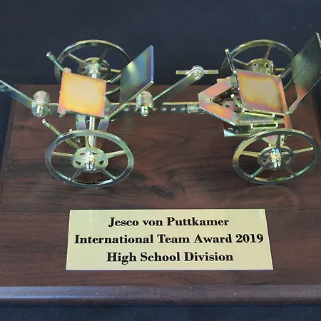 Space Im Campus Der Jvp Schule * Lipsko