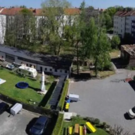 Space Im Campus Der Jvp Schule Lejlighedshotel Leipzig