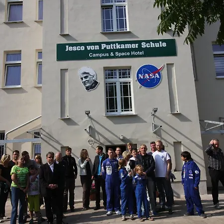 Space Im Campus Der Jvp Schule Lejlighedshotel Leipzig