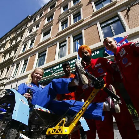 Space Im Campus Der Jvp Schule Lejlighedshotel Leipzig